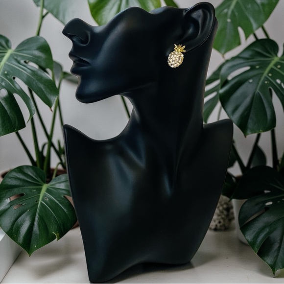 Jewelry - Elegant Gold Pineapple Earrings